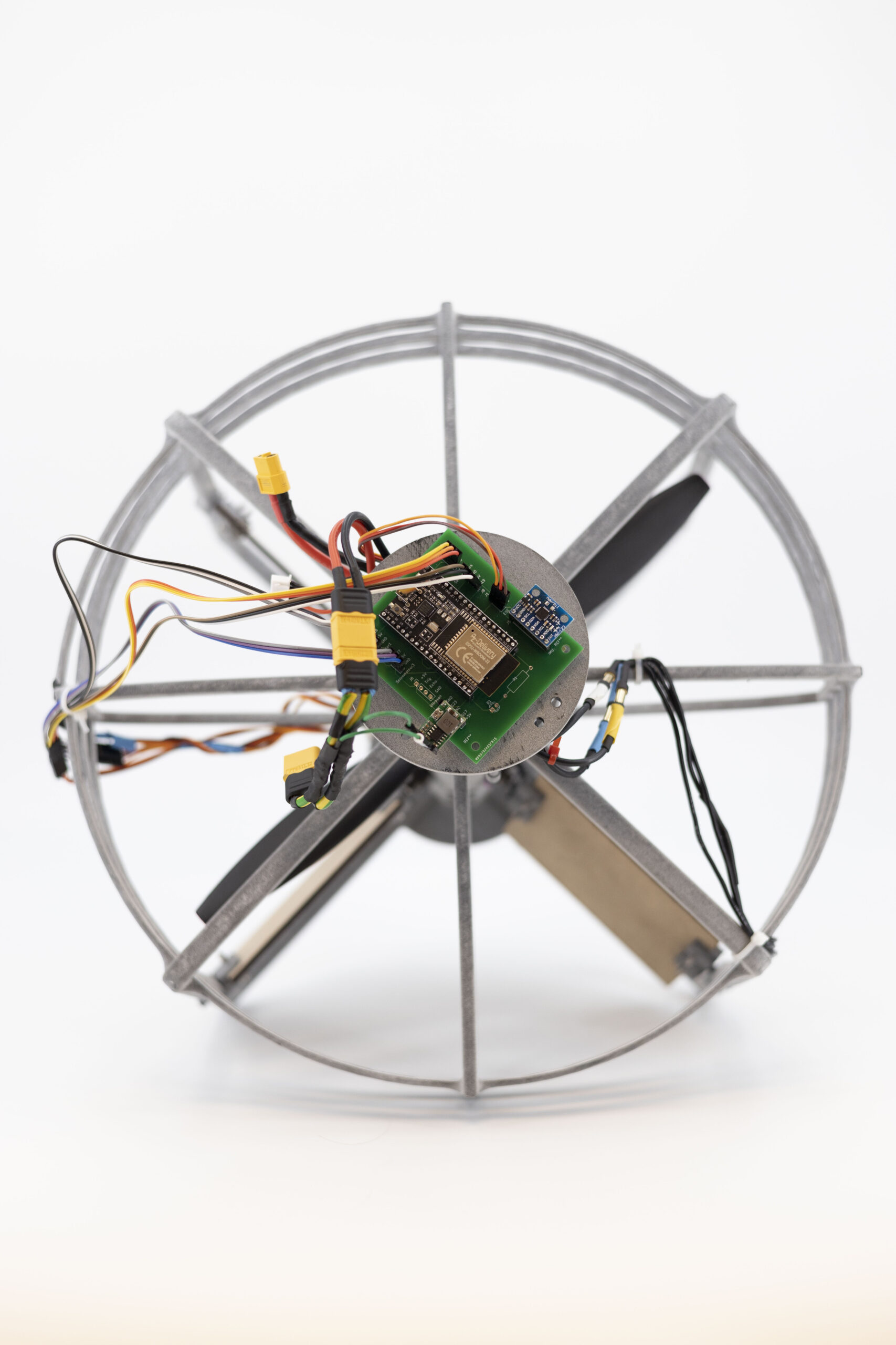 Visuel du drone de face projet d'alternants et d'étudiants pôle industrie Hall 32