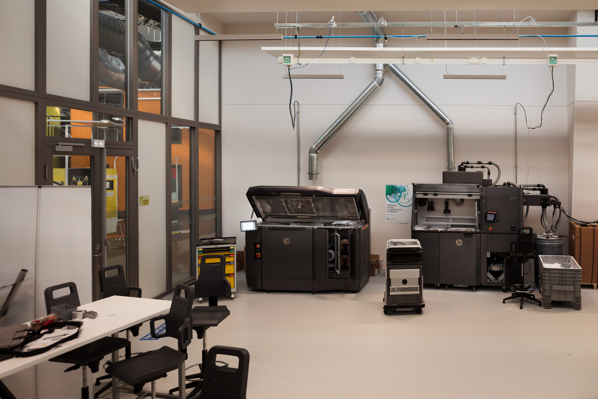 Pôle Industrie Hall 32 machine de fabrication additive prototypage rapide
