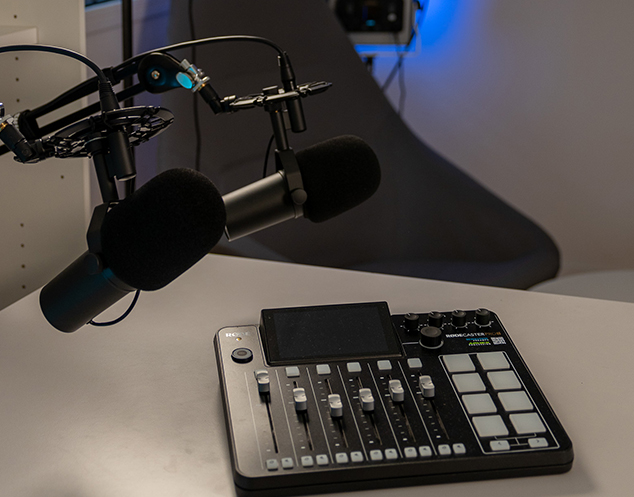 Matériel d'enregistrement son et vidéo pour la réalisation de podcast dans le studio d'enregistrement de Hall 32